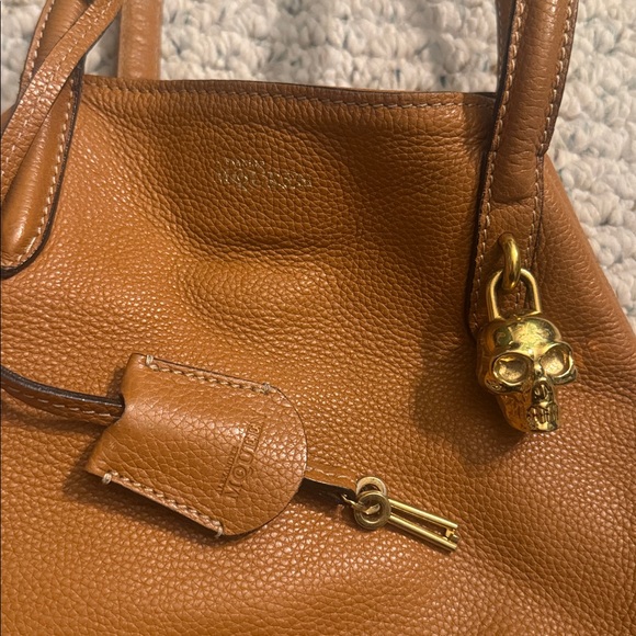 Alexander McQueen Skull Lock Tote Bag - Picture 3 of 15